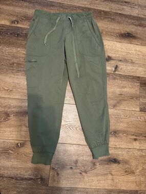Med couture olive scrub pants medium